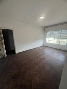 Alquilo, Amplio y Luminoso Apto 2 Dormitorios . Aguada