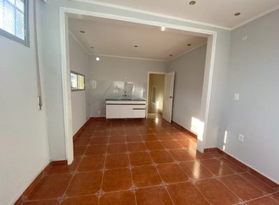 VENTA CON RENTA MONOAMBIENTE EN LA BLANQUEADA