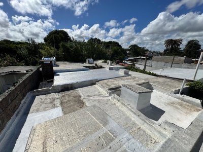 Atencion Inversionista !! Venta 1 casa con garaje mas 7 apartamentos