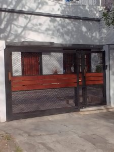 VENTA CASA 5 DORMITORIOS CON GARAGE EN TRES CRUCES