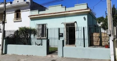 VENTA CASA DE DOS DORMITORIOS CON PATIO EN COLÓN