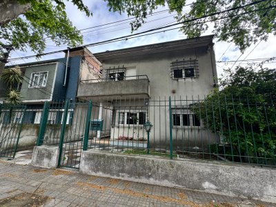 VENTA CASA 5 DORM. BARBACOA, JARDIN Y GARAGE EN BRAZO ORIENTAL