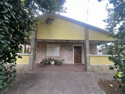 Venta, Casa 3 dor, 2 baños , Parrillero , 700 mtrs2 Pajas Blancas