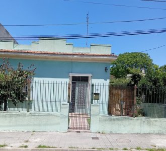 VENTA CASA DE DOS DORMITORIOS CON PATIO EN COLÓN