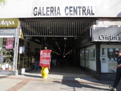 2 locales en galería Central Centro