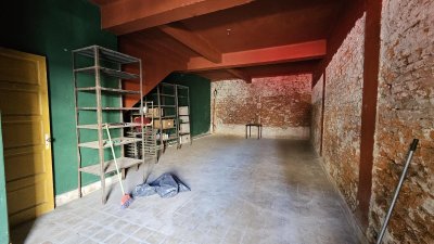 Local comercial próximo a Mercado del Puerto