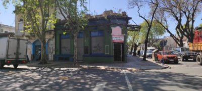 Local Comercial y Casa en dos dormitorios 