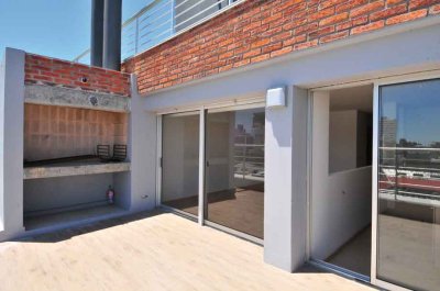 Alquiler de Apartamento en Cordón SUR 2 Dormitorios al frente con GRAN FONDO, garaje, barbacoa y más