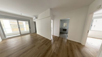 Apartamento En Alquiler Sobre Av. 18, 2 Dormitorios Con Garaje En Cordón En Alquiler $31.000 Con Todos Los Servicios.