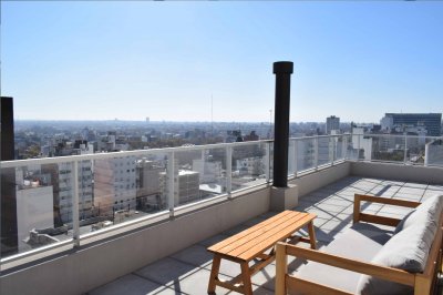 Venta de Apto Sobre 18 de Julio 1 Dormitorio con Terraza, Barbacoa, Gym Abierto, Cámaras de Seguridad C669P