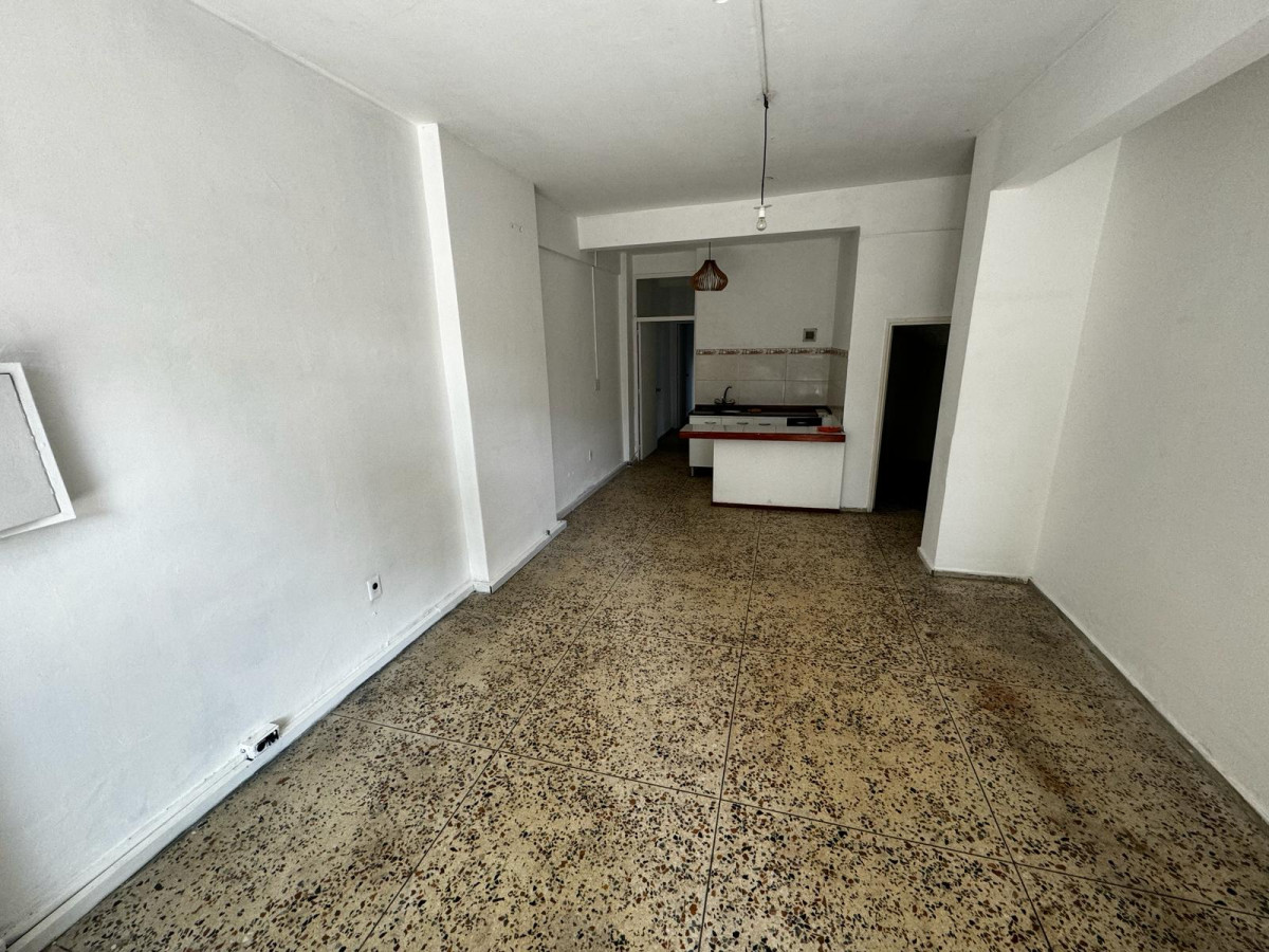 Gran local con vivienda 2 dormitorios en Pocitos.