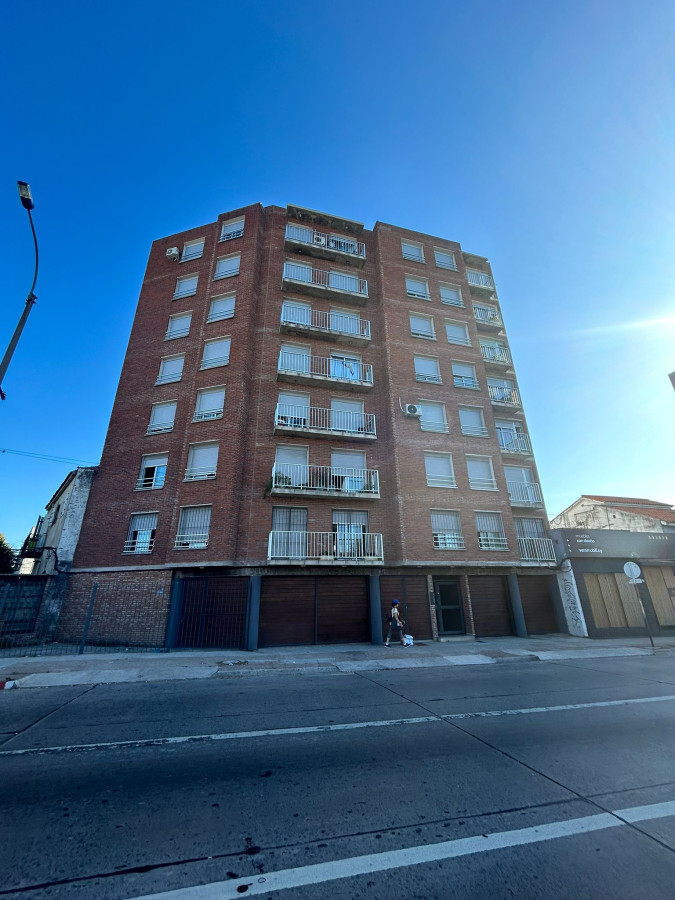 Muy Lindo apartamento sobre Av Italia