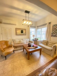 Casa de 3 dormitorios con parrillero, terraza y jardín cerca de Plaza Italia Shopping