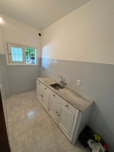 Apartamento en PH totalmente independiente 2 dorm en Paso Molino, La Teja en Venta con renta.