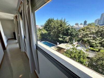 Venta de Apartamento con piscina climatizada, jacuzzi exterior y más a sólo 200 metros del mar en Punta del Este