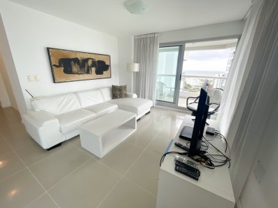 Exclusivo departamento en Playa Brava edificio Quartier del Mar 