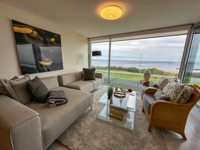 Exclusivo departamento en primera línea de Playa Mansa