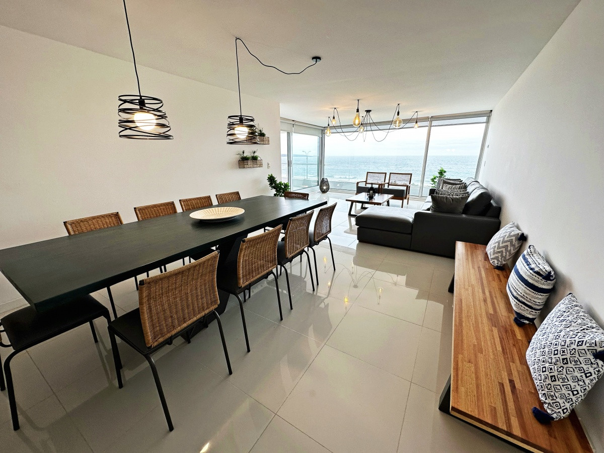 Punta del Este. Mansa frente al Mar. Exclusivo Apartamento con parrillero propio.