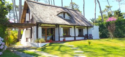 Hermosa casa en Playa Mansa en alquiler!