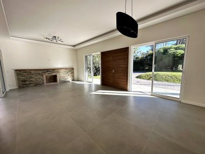 Punta del Este, casa a estrenar.