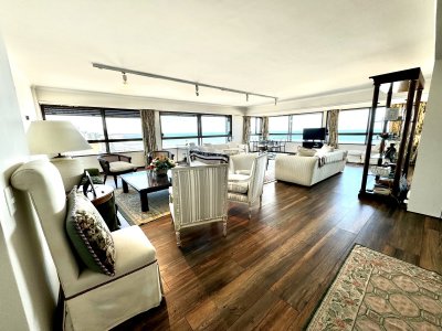 Apartamento 4 dormitorios Punta del Este