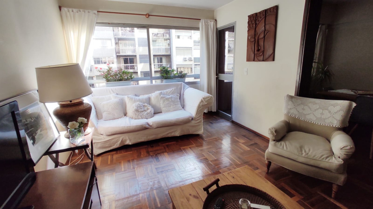 VENTA APARTAMENTO POCITOS TRES DORMITORIOS TERRAZA AL FRENTE Y TERRAZA LAVADERO, COCINA DEFINIDA