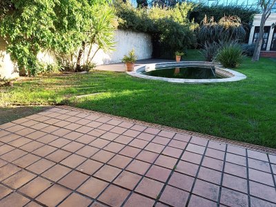 VENTA CASA DE 3 DORMITORIOS EN CARRASCO SUR