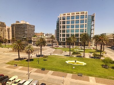 ALQUILER OFICINA PLAZA INDEPENDENCIA FRENTE PRESIDENCIA CATEGORIA MODERNA