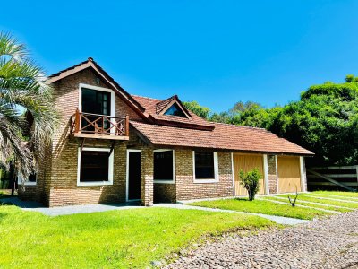 Hermosa casa en alquiler anual 3 dormitorios