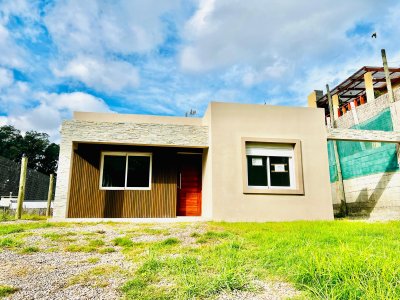 Casa a estrenar 2 dormitorios Laguna del Sauce