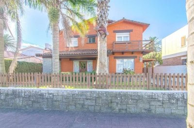 ESPECTACULAR CASA EN VENTA 7 DORMITORIOS - PENINSULA