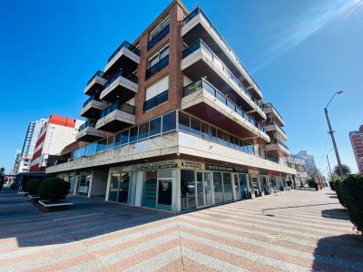 Amplio Local Comercial 200m2 En Alquiler Ubicado En Península