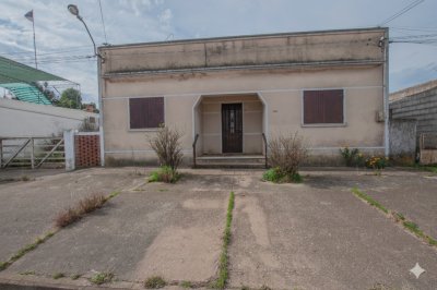 Casa 3 Dormitorios - Ideal Proyecto, Amplio Terreno