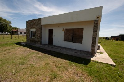 Casa 3 Dormitorios En Alquiler - Living Integrado, barrios Las Palmas