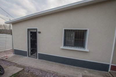 Casa de 2 Dormitorios en Alquiler - Cochera, Patio y Garantía de Aseguradoras