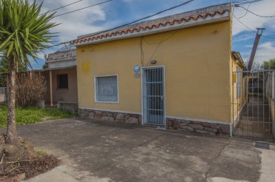 Casa de dos dormitorios en venta, Minas.