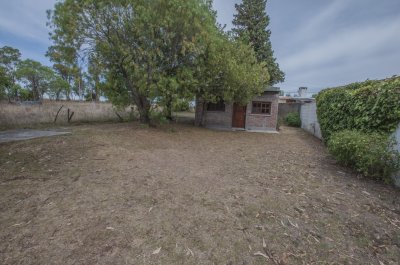 Venta Casa en Barrio Blanes Viale - Terreno con Frente a Dos Calles