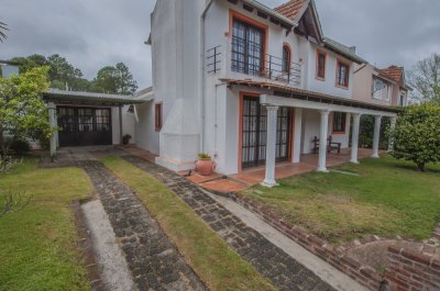 Casa de tres dormitorios y 3 baños a la venta en Pinares