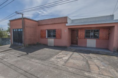Casa a la Venta en Barrio Las Pitas - 110 m² Construidos y Gran Terreno