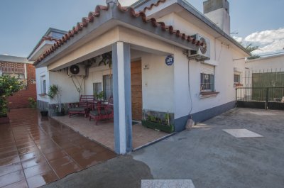Venta Casa 2 Dorm. Maldonado - Potencial Inversor, Entrada Lateral