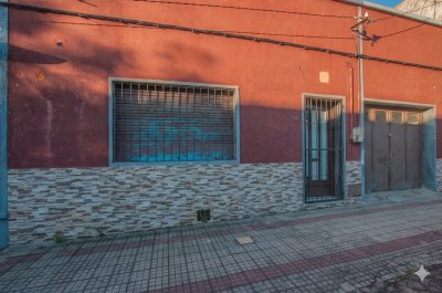 Casa en Venta con Dormitorio en Suite y 400 m² de Terreno - Excelente Ubicación en Minas