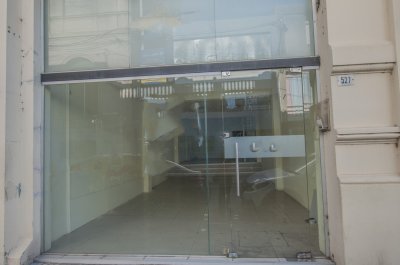 Alquiler de Local Comercial en el Centro de Minas - 140 m² Totales