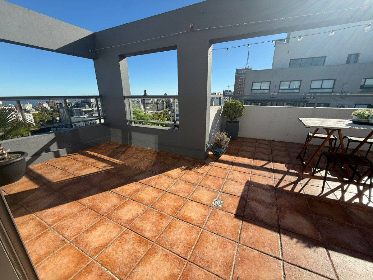 Venta Monoambiente tipo penthouse  Cordón 