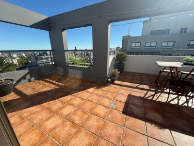 Venta Monoambiente tipo penthouse  Cordón 