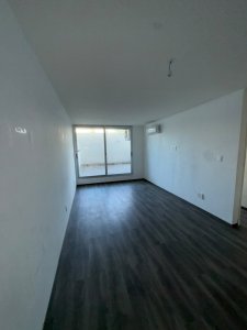 ALQUILER APARTAMENTO EN PRIMER PISO CON PATIO EN POCITOS 
