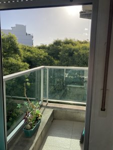 MONOAMBIENTE AL FRENTE CON BALCÓN  