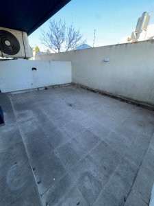 ALQUILER APARTAMENTO EN PRIMER PISO CON PATIO EN POCITOS 