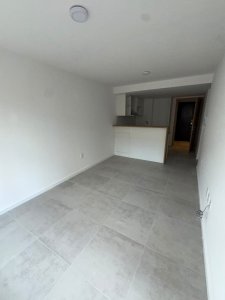 ALQUILER APARTAMENTO UN DORMITORIO CON BALCÓN AL FRENTE EN CENTRO A ESTRENAR 