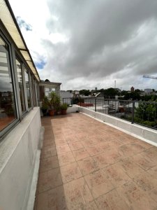 SE VENDE COMODA CASA DE 4 CUARTOS CON PISCINA EN PARQUE BATLLE 