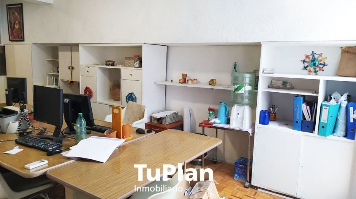 Se Vende De Apartamento 1 Dormitorio Con Patio En El Centro De Montevideo